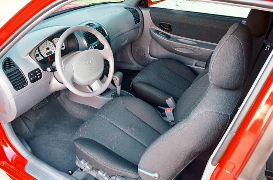  Hyundai Accent 2004 года  (фото 8 из 29)